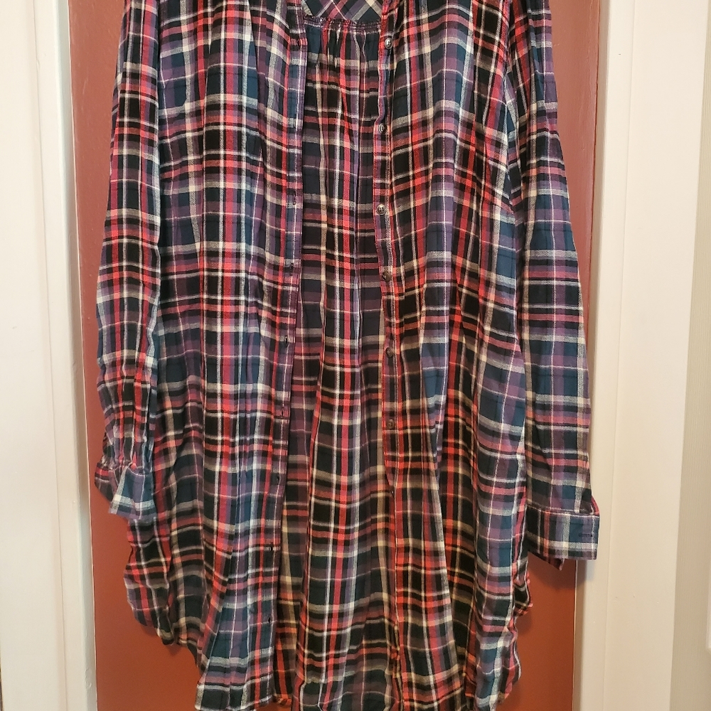 Size 2x maurices plus button down duster COMFORTABLE !